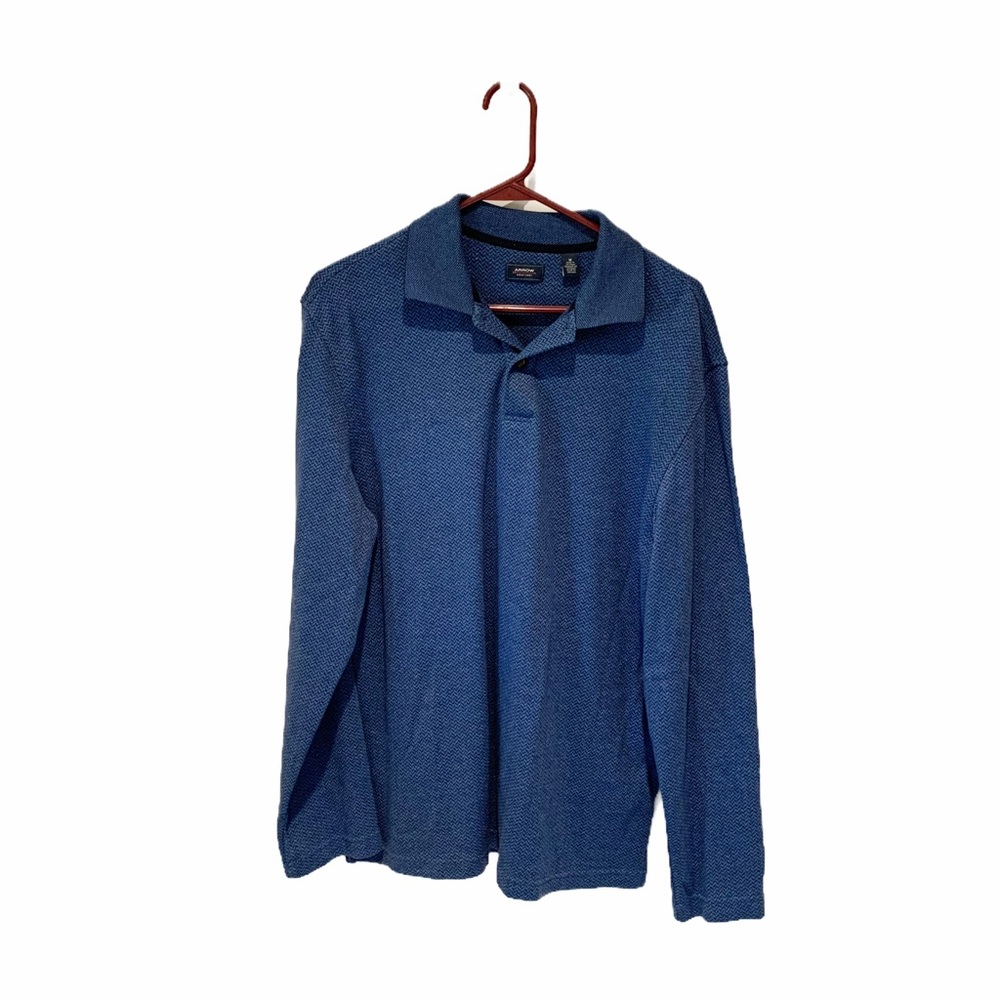 Zane long sleeve, pullover shirt.  Blue, size medium.  Pre-owned.